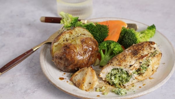 Each serving contains approximately 450 kcal.
