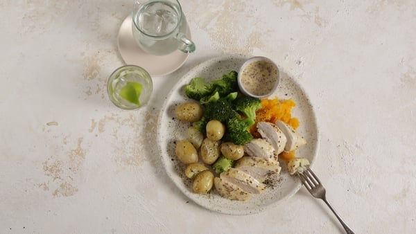 Each serving contains approximately 490 kcal.