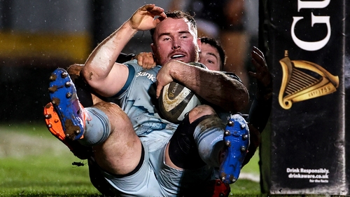 Peter Dooley of Leinster scores his side's first try