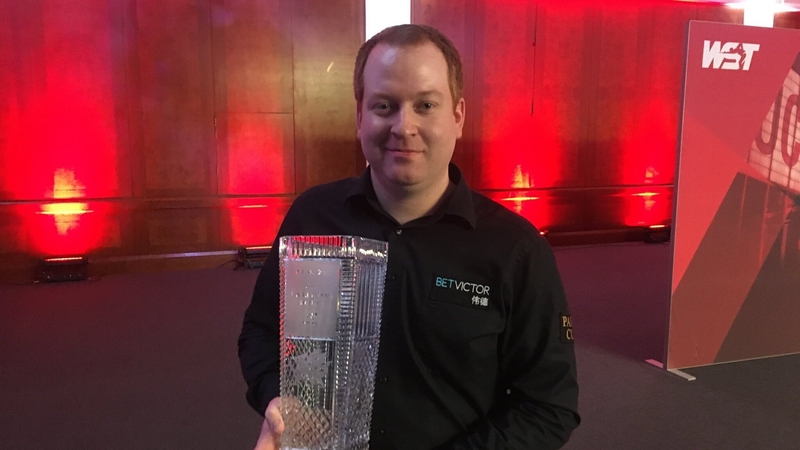 Jordan Brown with the Ray Reardon trophy (Image via Rob Walker)