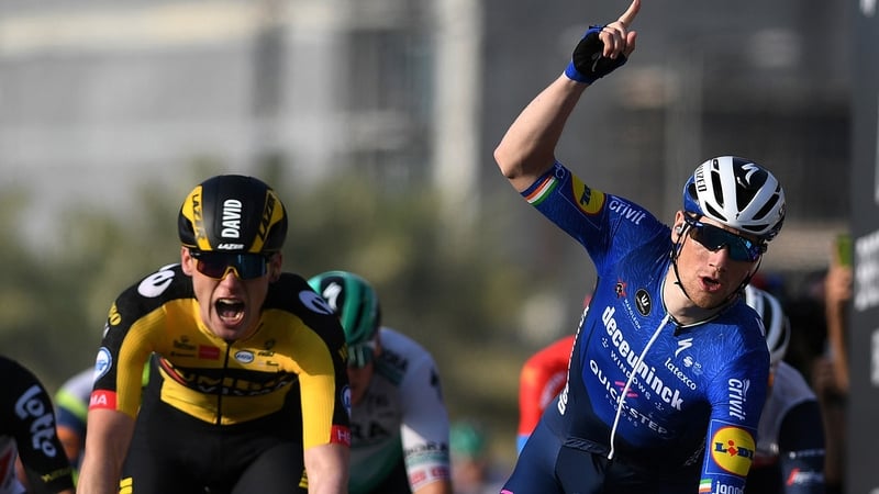 Bennett (R) crosses the line ahead of David Dekker