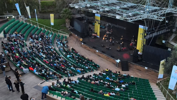 Vaccinated seniors in Israel attend a concert