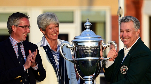 Nathaniel Crosby (r) is presented with the trophy at the closing ceremony in 2019