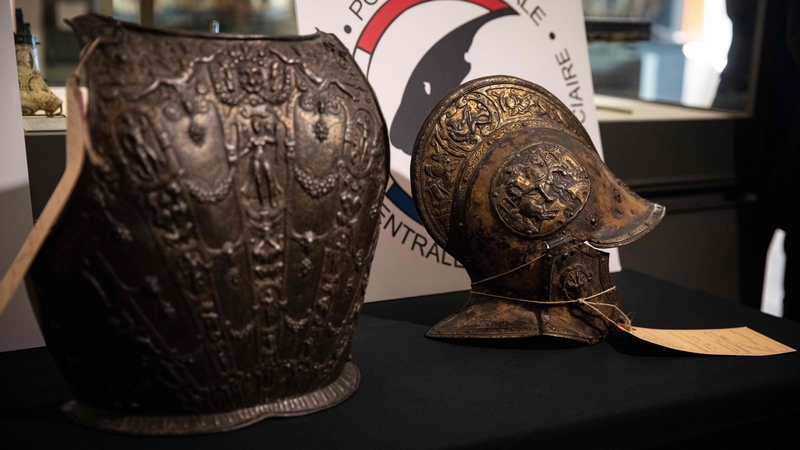 The set of gold and silver-encrusted Renaissance-era armour has been returned to the museum