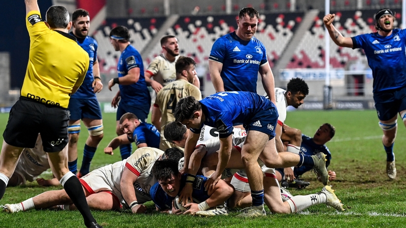 Dan Sheehan crosses for Leinster's fifth try