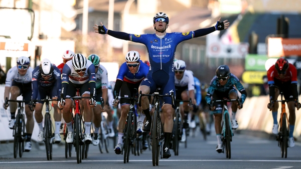 Sam Bennett crosses the line in first for Team Deceuninck - Quick-Step