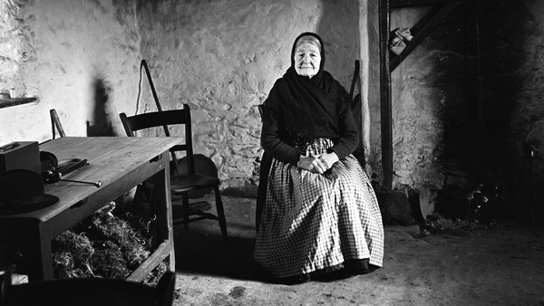 Athfhéachaint ar Pheig Sayers: Into the Island in MOLI