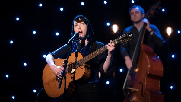 Lisa O'Neill performs Goodnight World on The Tommy Tiernan Show