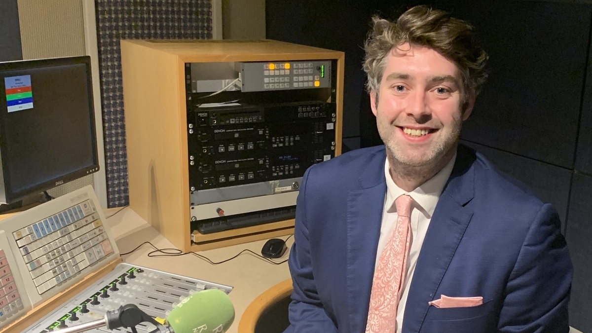 Eoin Ó Catháin, Eagraí Polaitíochta Raidió na Gaeltachta.