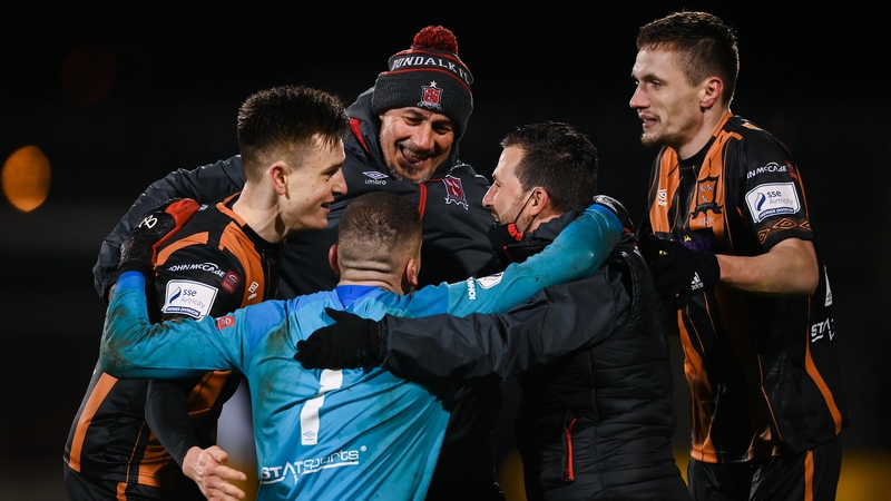 Dundalk goalkeeper Alessio Abibi celebrates with Filippo Giovagnoli, Giuseppi Rossi, Darragh Leahy and Raivis Jurkovskis