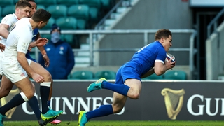 Antoine Dupont scores France's first try at Twickenham