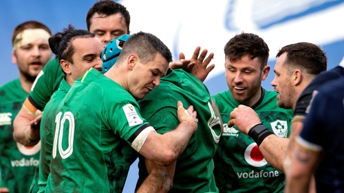 Sexton congratulates Beirne on his try