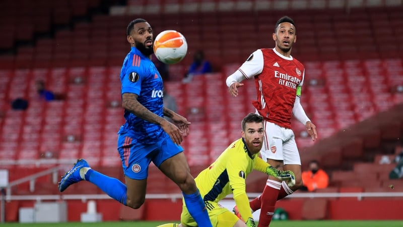 Pierre-Emerick Aubameyang sees a chance slip by