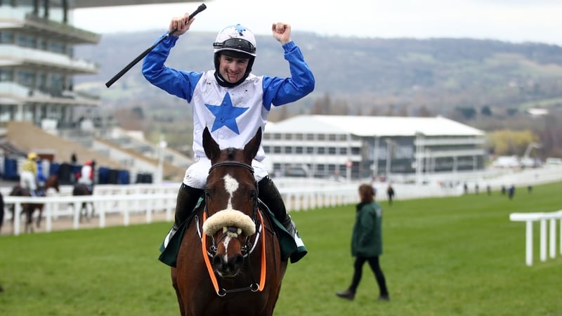 Belfast Banter ridden by Kevin Sexton won the McCoy Contractors County Handicap Hurdle