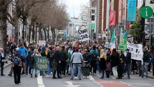 A number of those present carried anti-vaccine placards (Image: Rolling News)