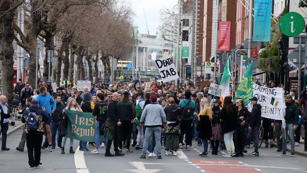 A number of those present carried anti-vaccine placards (Image: Rolling News)