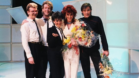 Irish singer Linda Martin (second right) with Johnny Logan (first right) and her backing singers, s…