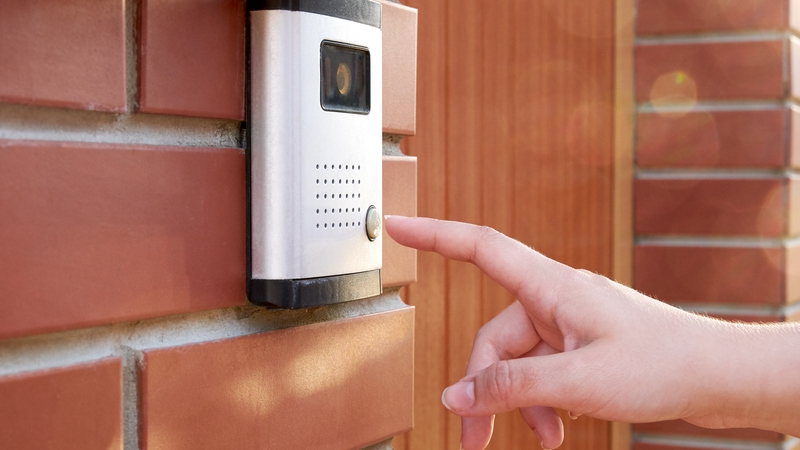 The evidence suggests that the risks are likely to be low if fully vaccinated persons visit each other in a household setting