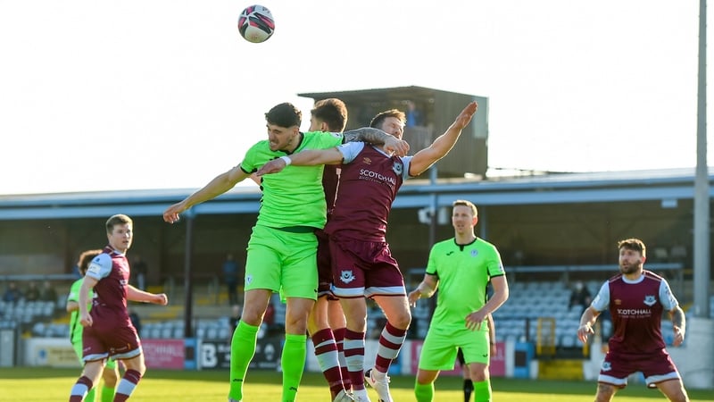 Finn Harps returned to the top of the table after a draw away to Drogheda
