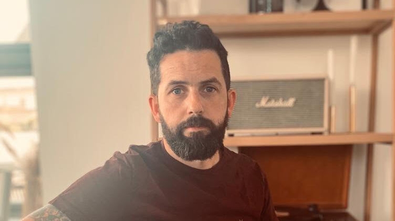 Peco: "I love old guitars, old cars, and new music."