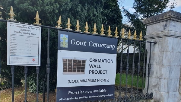 Tá rogha eile adhlactha á forbairt i nGort Insé Ghuaire. Tá balla speisialta le tógáil sa reilg ina mbeidh spás do 60 síothal.