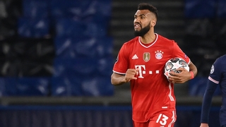 Eric Maxim Choupo-Moting grabs the match ball after scoring against PSG