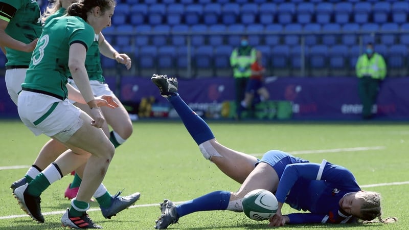 Emilie Boulard scores France's second try