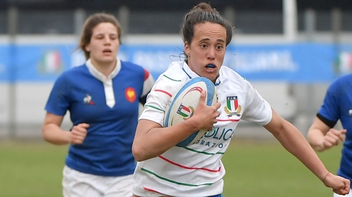 Manuela Furlan runs in a try