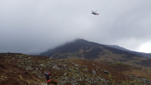 Helicopter and searchers in the Comeragh Mountains (pic: Twitter/@SE_Mount_Rescue)