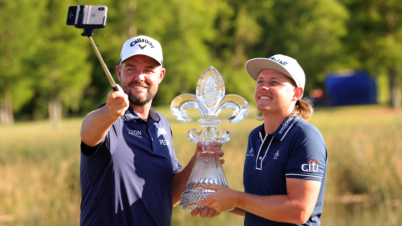 Marc Leishman and Cameron Smith celebrate with a selfie