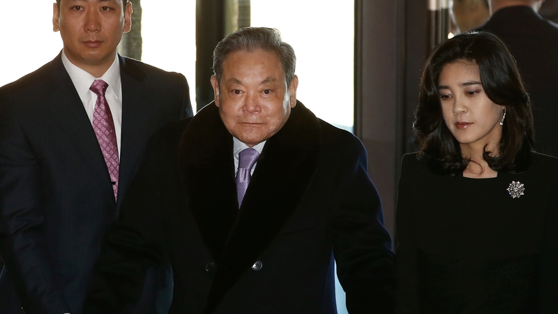 Lee Kun Hee, chairman of Samsung Electronics, pictured alongside his daughter, died in October last year leaving $20bn in assets