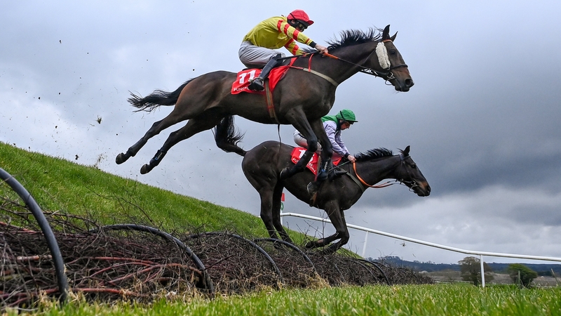Singing Banjo, with Barry John Walsh (L) clear Ruby's Double alongside Vital Island, with Jamie Codd up