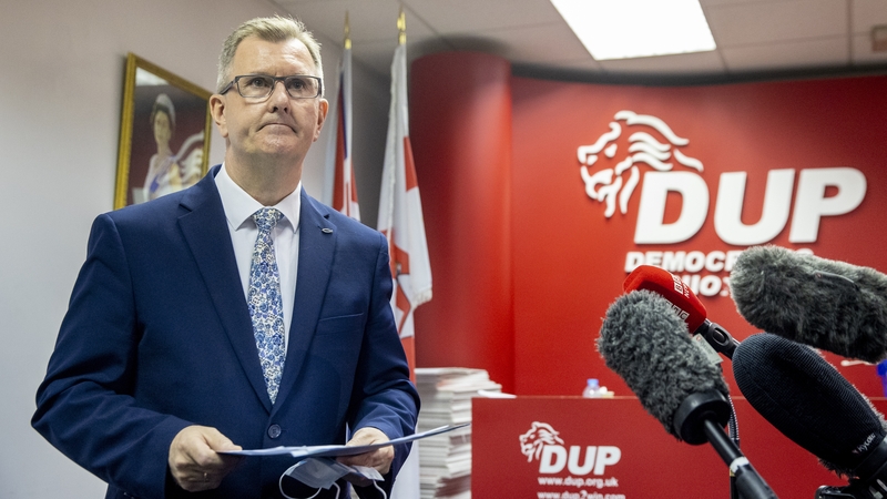 Donaldson ag cur a ainm chun cinn do cheannaireacht an DUP