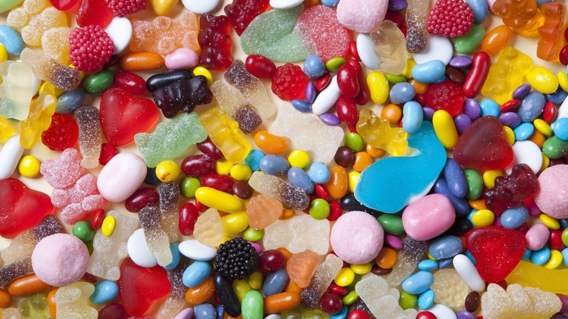 E171 is used in sweets, chewing gum, white sauces and cake icing (stock image)