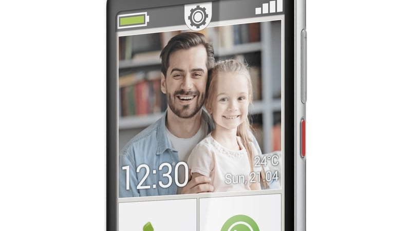 The Emporia Smart 4 tries to bridge the gap between less tech savvy users and a feature-heavy smartphone