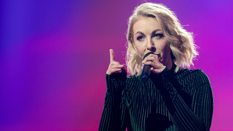 Lesley Roy pointing out where she'd like to finish in the Eurovision!