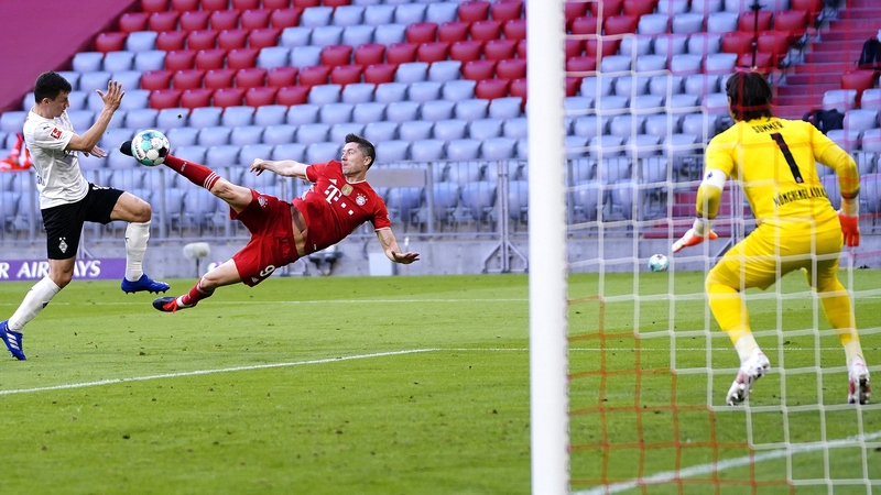 Robert Lewandowski scores his side's third goal in the 6-0 drubbing of Borussia Monchengladbach