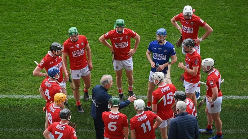 Kieran Kingston chats to his players