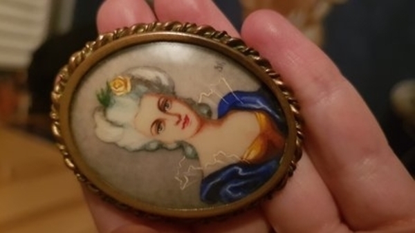 Is this your broach? : 'It's smaller than my palm.  It has a pain