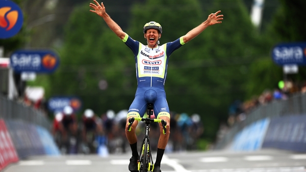 Taco Van Der Hoorn just manages to stay clear of the chasing peloton