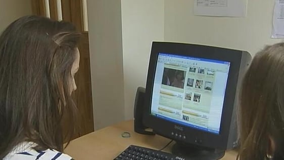 Teenagers using social networking site Bebo.com (2006)