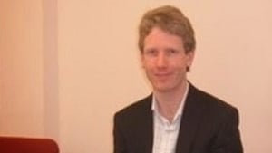 Dr Tomás Finn