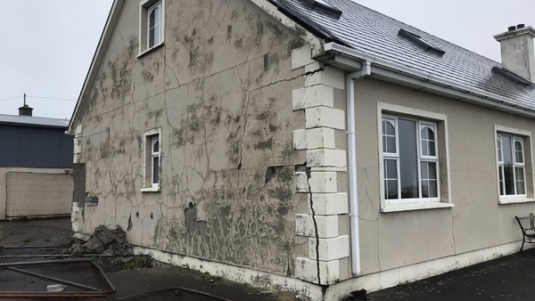 Presence of mica is causing block work to crumble