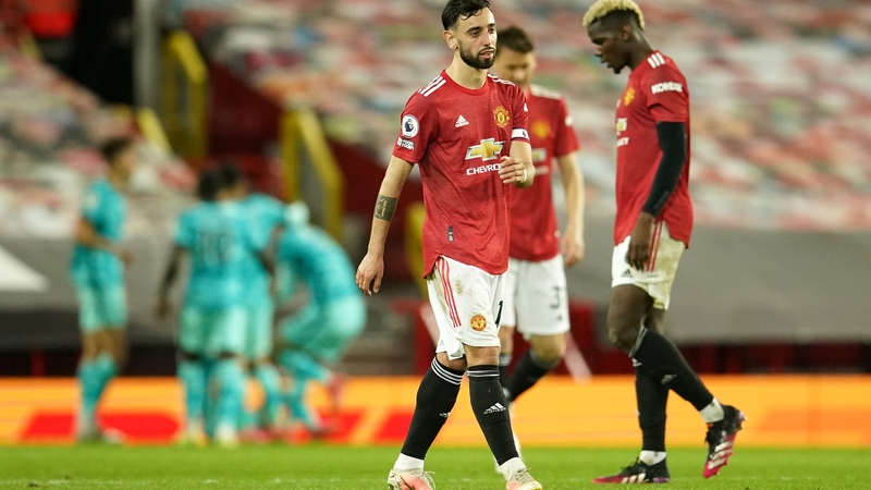 Bruno Fernandes reacts to the concession of a fourth goal against Liverpool