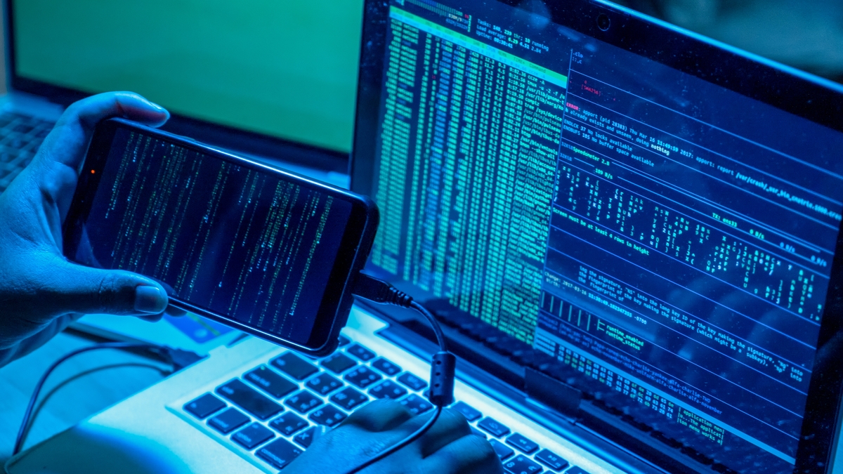 Tús Áite: Sonraí pearsanta i mbaol ón gcibirionsaí