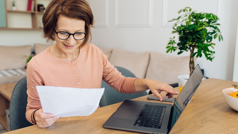 95% d'oibrithe ag iarraidh obair ón mbaile