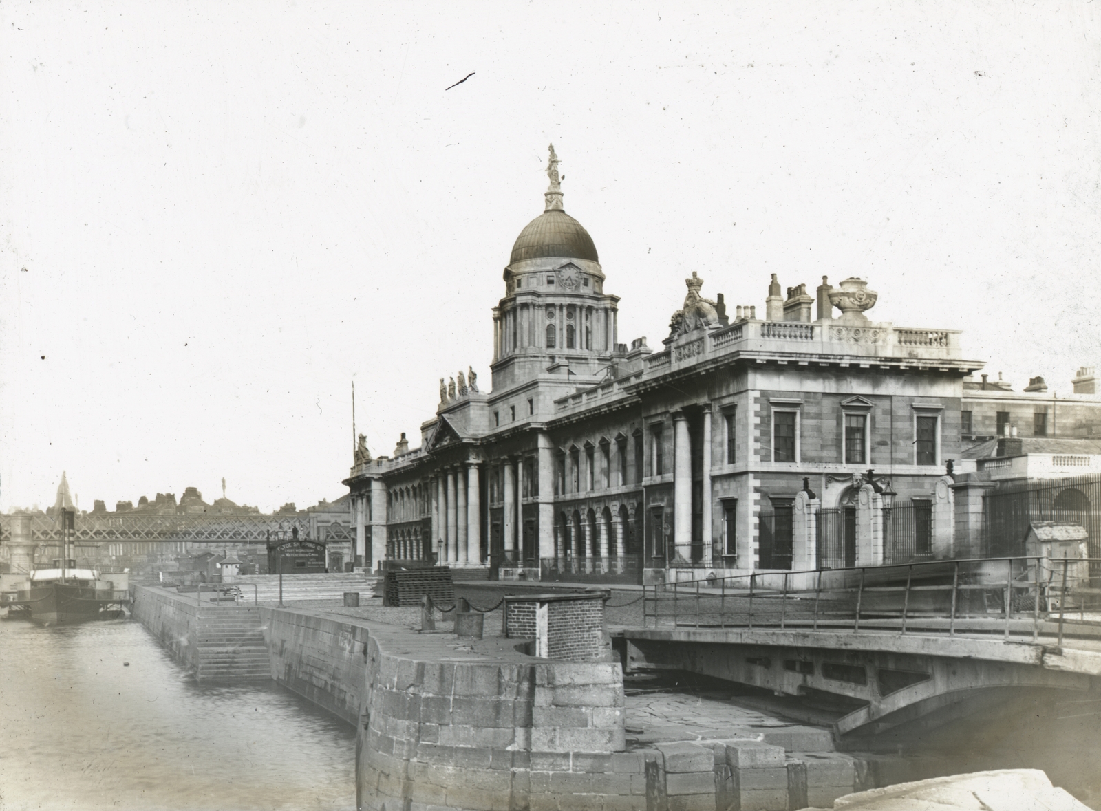 Before the storm: The Custom House, as it would have looked on the morning of 25 May 1921. Credit: South Dublin County Libraries