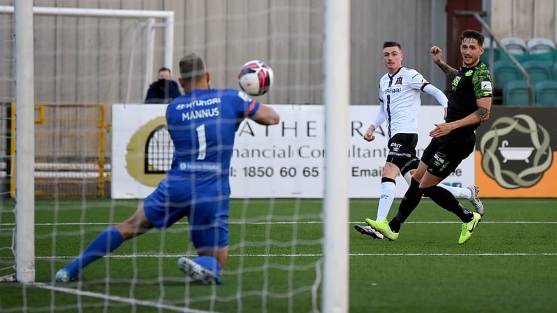 Daniel Kelly rifles home the winnner