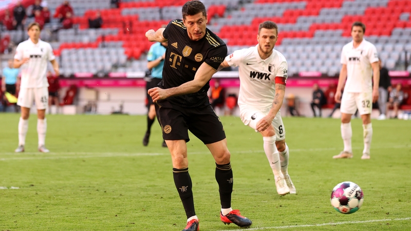 Robert Lewandowski scores the goal to break the record