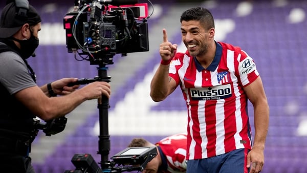 Luis Suarez celebrates scoring the goal that secured the La Liga title for Atletico Madrid